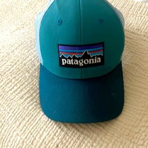 Women’s Patagonia hat.